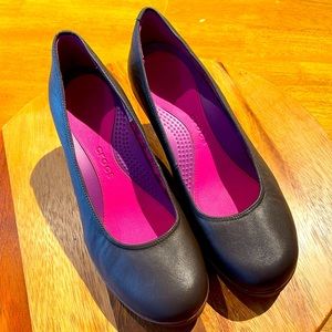 Crocs brown leather wedges